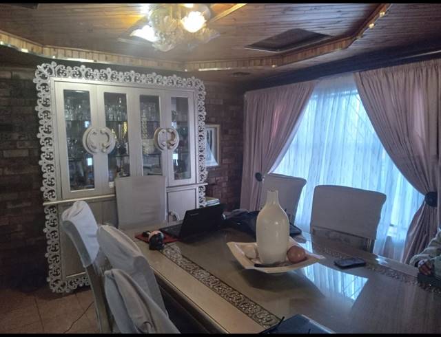 4 BEDROOM FREEHOLD FOR SALE IN VOSLOORUS EXT 10